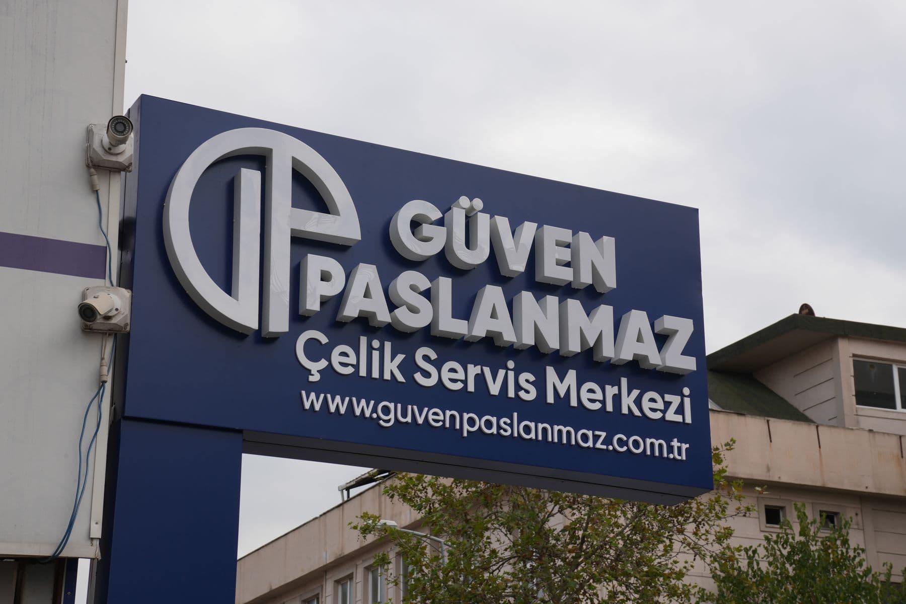 Güven Paslanmaz Çelik Servis Merkezi giriş tabelası, Dudullu OSB Ümraniye